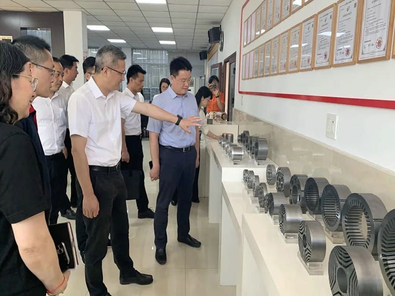 Secretarius Xu Jianyi abiit ad Changle oppidum ad operandum corporatum ministerium operationes et visitavit Zhejiang Jufeng Co, Ltd.