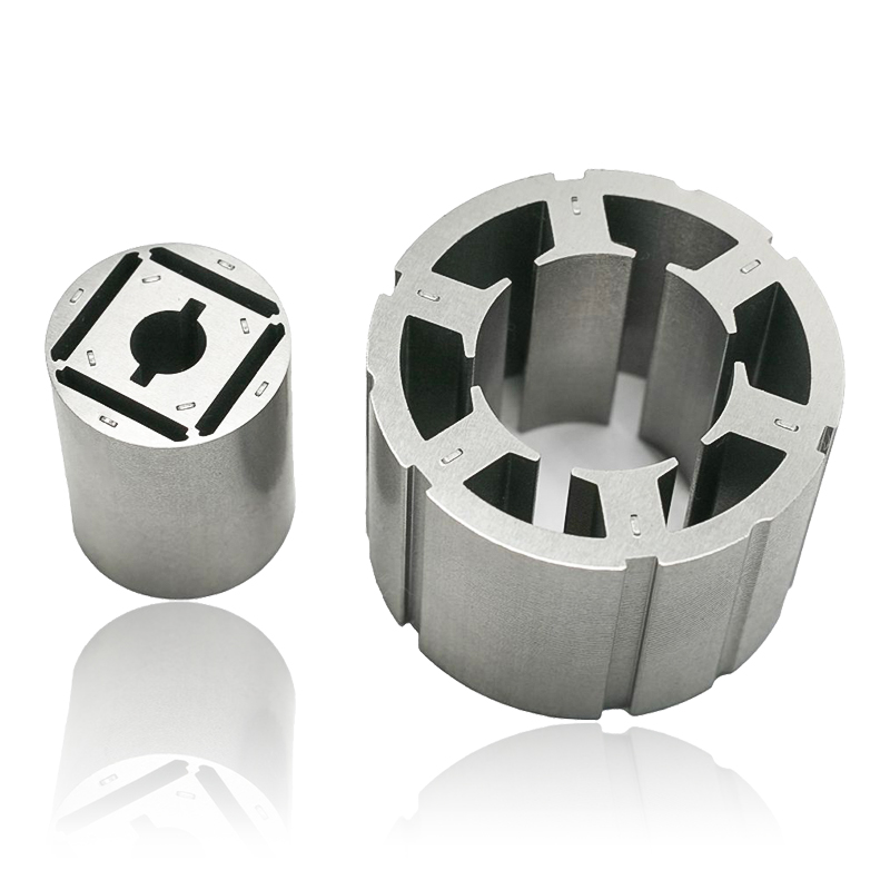 Quomodo laminationis crassitudo in automotivo motore Statoris et Rotor Cors crassitudines venas damna et effectus scelerisque afficit?